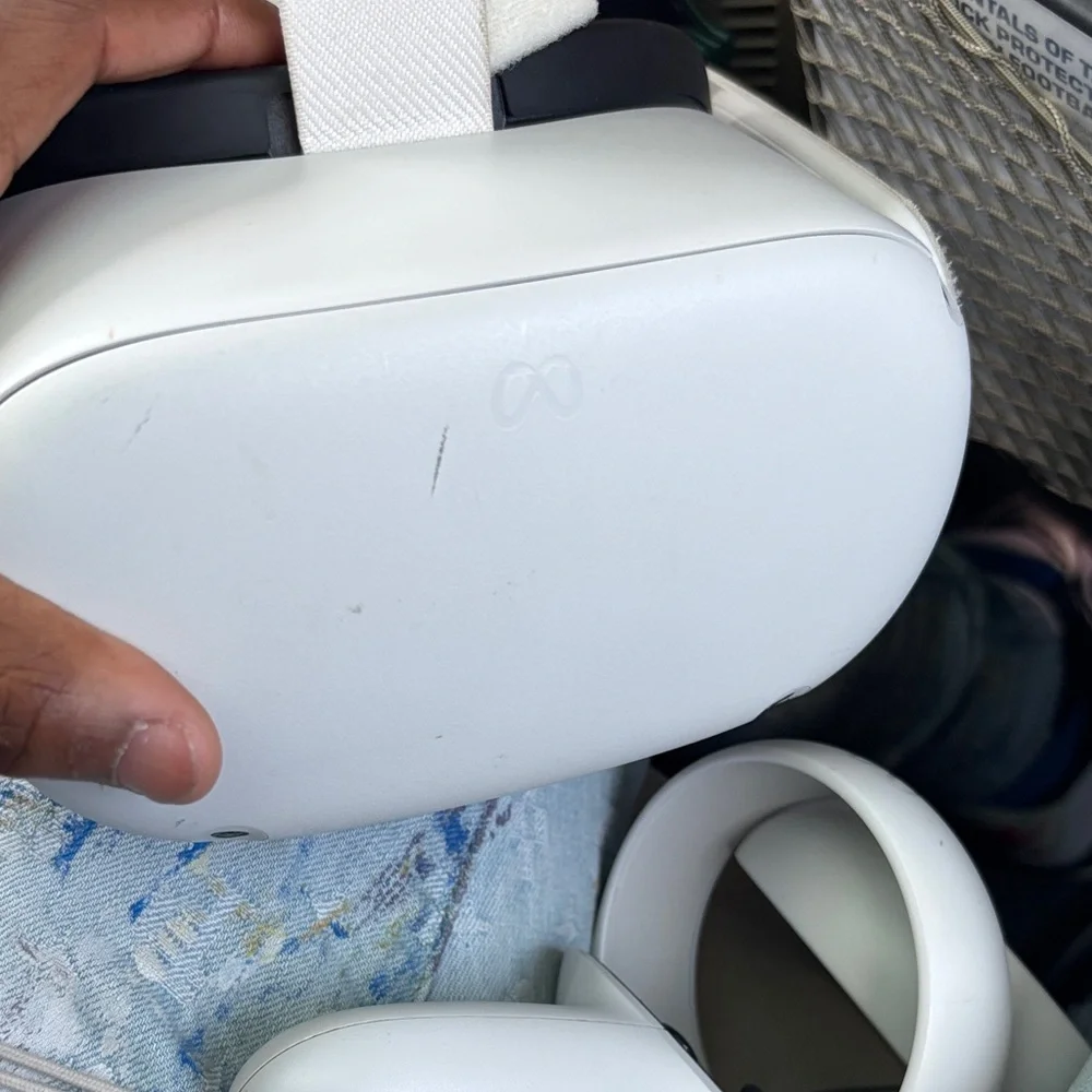 Oculus White VR Headset